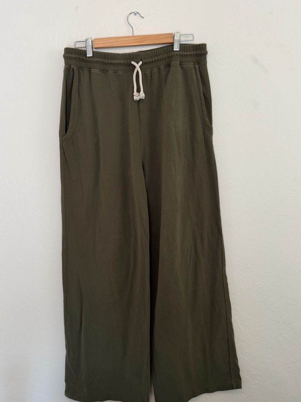 Universal Thread Olive Wide-Leg Drawstring Pants
